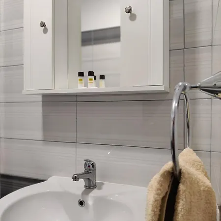 Coastal Comfort - Spacious 1-bedroom דירה *